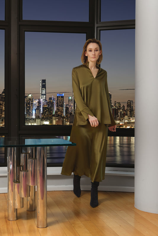 MANDARIN V-NECK BLOUSE - BLACK